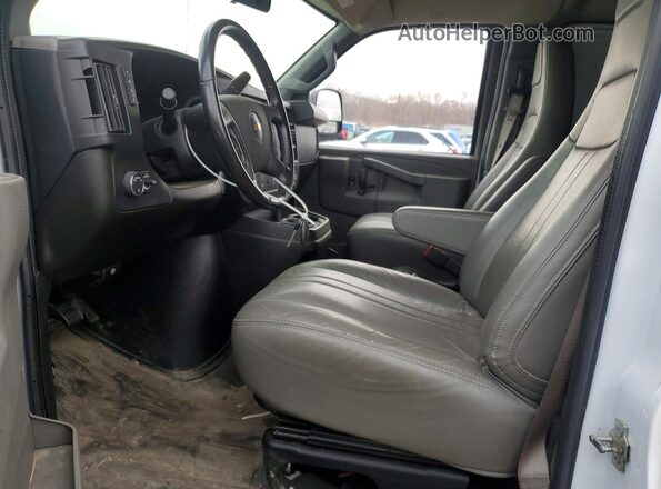 1GCWGAFP3P1130620 2023 CHEVROLET EXPRESS Белый Вид салона спереди