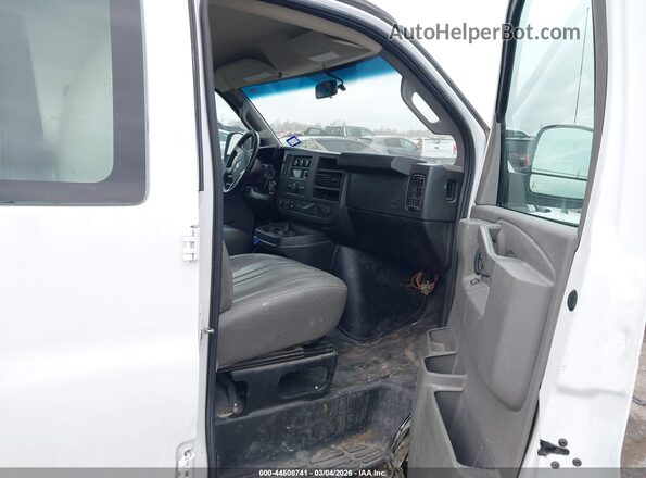 1GCWGAFP7K1191669 2019 CHEVROLET EXPRESS Белый Вид салона спереди
