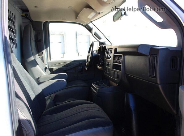 1GCWGAFPXP1243335 2023 CHEVROLET EXPRESS White Vista frontal