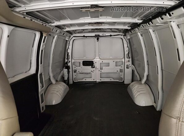 1GCWGAFPXS1270608 2025 CHEVROLET EXPRESS White Widok tylnych siedzeń