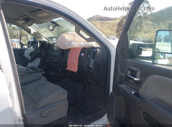 1GD11NEG8KF111587 2019 GMC SIERRA White წინა სალონის ხედი