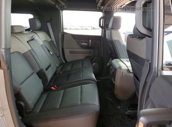 1GKB0NDE3SU102243 2025 GMC HUMMER Серый Вид задней части салона