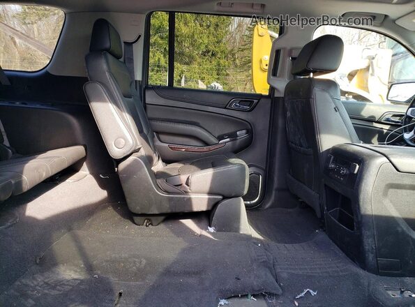 1GKS2GKC7LR178818 2020 GMC YUKON Black Widok wnętrza z tyłu