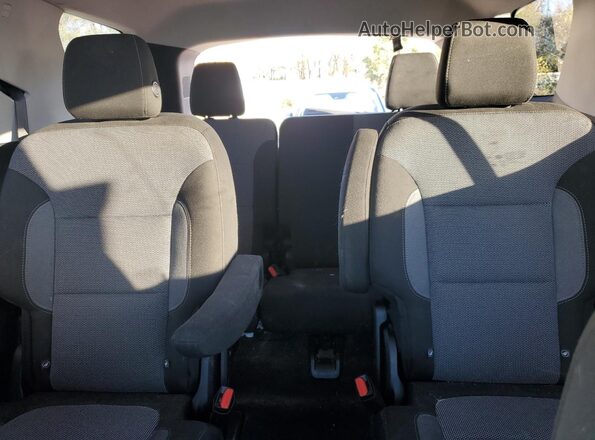 1GNEVGKW2JJ266320 2018 CHEVROLET TRAVERSE White Widok tylnych siedzeń