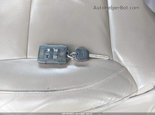1GNSCBKC2HR255699 2017 CHEVROLET TAHOE Белый Вид панели приборов