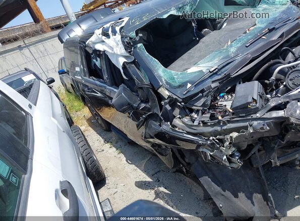 1GNSCBKD1PR225679 2023 CHEVROLET SUBURBAN Черный Вид салона спереди