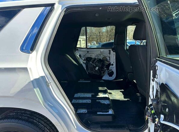 1GNSCLED6PR285782 2023 CHEVROLET TAHOE White Widok wnętrza z przodu