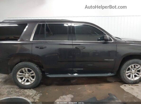 1GNSKBKC4JR107305 2018 CHEVROLET TAHOE Серый Вид задней части салона