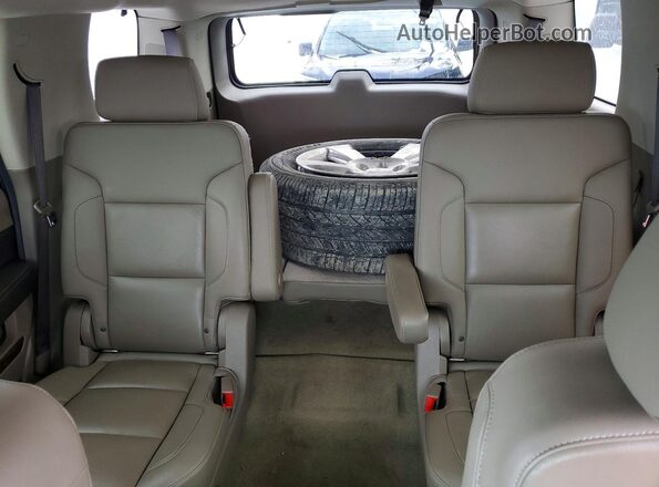 1GNSKBKC7JR336836 2018 CHEVROLET TAHOE Белый Вид задних сидений