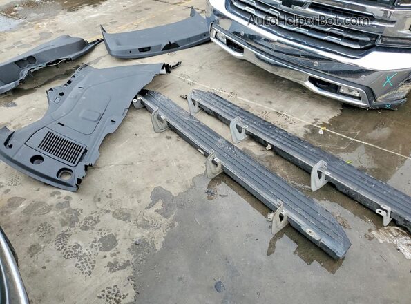 1GNSKLED1RR209943 2024 CHEVROLET TAHOE Silver Вид наклейки з VIN-кодом