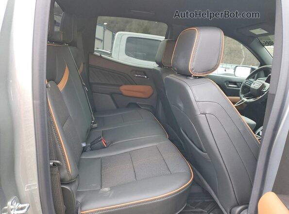 1GTP2DEK3T1159698 2026 GMC CANYON Silver Widok tylnych siedzeń
