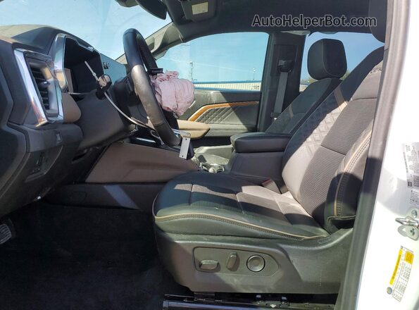 1GTP2FEK0S1220905 2025 GMC CANYON Белый Вид панели приборов