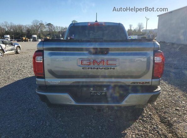 1GTP6EEK2R1277471 2024 GMC CANYON Серебряный Вид сзади