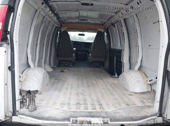 1GTW7AFG3L1253974 2020 GMC SAVANA CARGO White Widok naklejki z numerem VIN