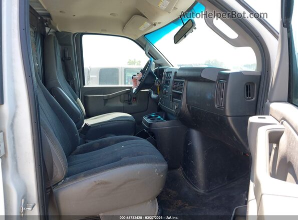 1GTW7AFG7K1269867 2019 GMC SAVANA 2500 White წინა სალონის ხედი