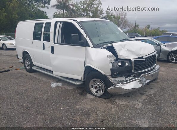 1GTW7AFP3R1249416 2024 GMC SAVANA CARGO Белый Передняя правая четверть