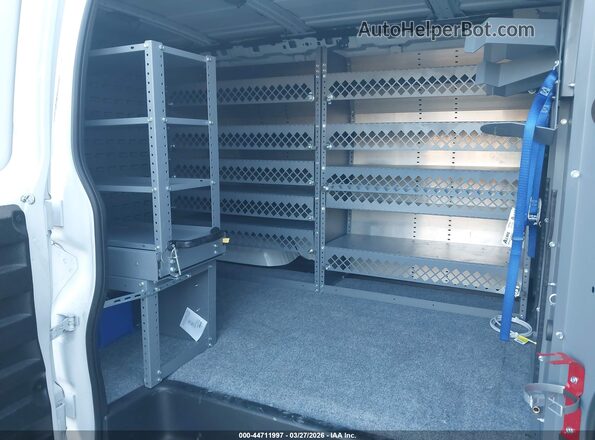 1GTW7AFP5S1140820 2025 GMC SAVANA CARGO White Вид наклейки з VIN-кодом