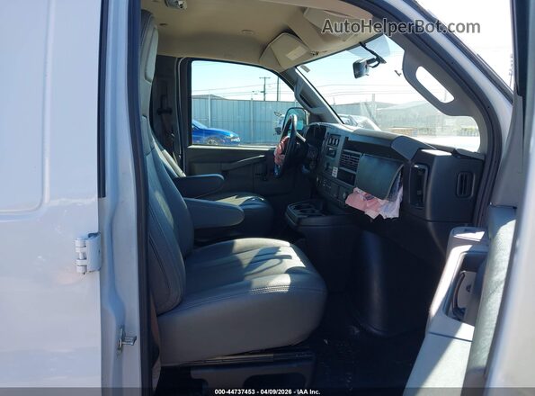 1GTW7BFPXP1168691 2023 GMC SAVANA CARGO Белый Вид салона спереди