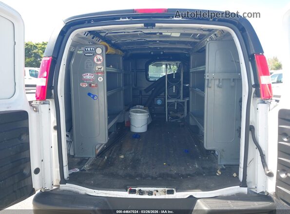 1GTZ7GFP9P1152833 2023 GMC SAVANA CARGO White Vista de la etiqueta del VIN