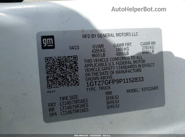 1GTZ7GFP9P1152833 2023 GMC SAVANA CARGO White Vista del compartimento del motor