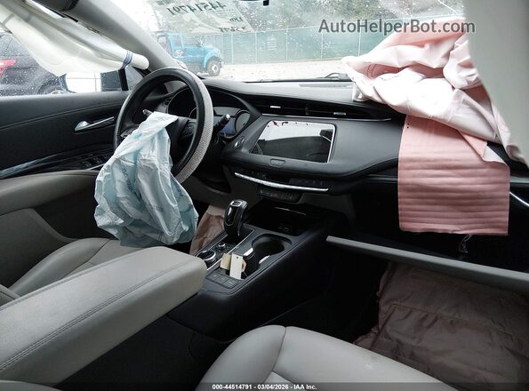 1GYAZAR45KF134681 2019 CADILLAC XT4 Серый Вид салона спереди