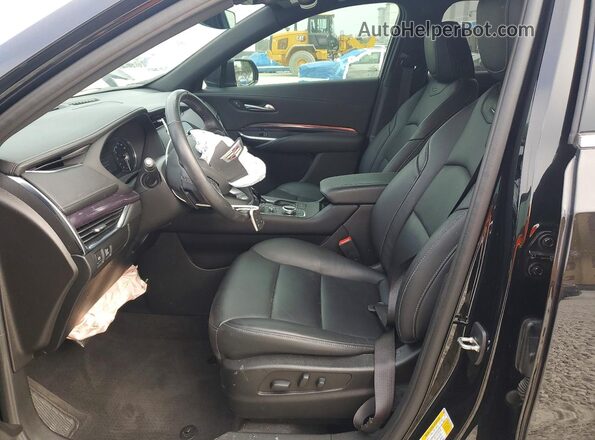 1GYAZAR49NF143808 2022 CADILLAC XT4 Черный Вид салона спереди