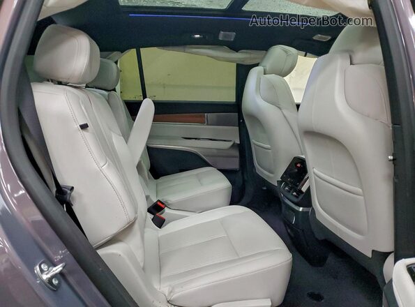 1GYC3KML7TZ705960 2026 CADILLAC VISTIQ Фиолетовый Вид задней части салона