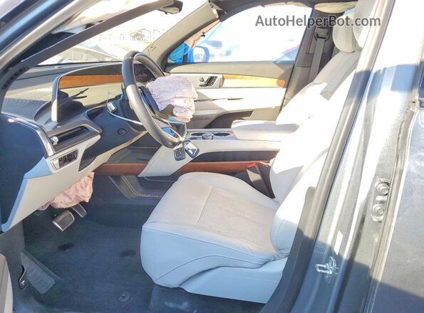 1GYC3KML9TZ700209 2026 CADILLAC VISTIQ Серебряный Вид салона спереди