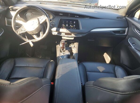 1GYFZCR49NF131790 2022 CADILLAC XT4 Серебряный Вид панели приборов