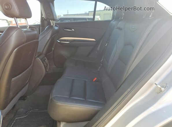 1GYFZDR48NF110029 2022 CADILLAC XT4 Серебряный Вид задней части салона