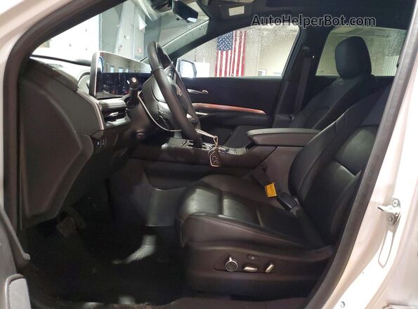 1GYFZDR49SF161311 2025 CADILLAC XT4 Белый Вид салона спереди