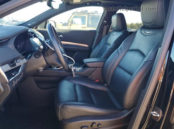 1GYFZDR4XNF131075 2022 CADILLAC XT4 Черный Вид салона спереди