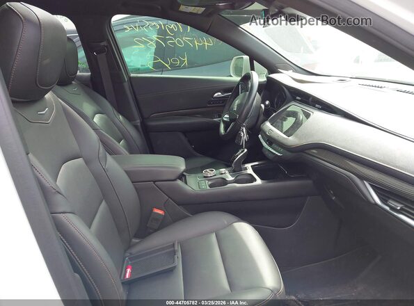 1GYFZFR44LF047150 2020 CADILLAC XT4 White Widok wnętrza z przodu