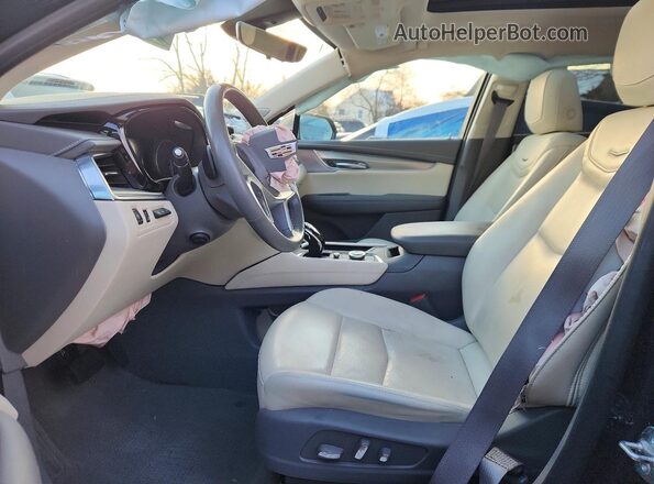 1GYKNDR48RZ732547 2024 CADILLAC XT5 Teal Widok wnętrza z przodu