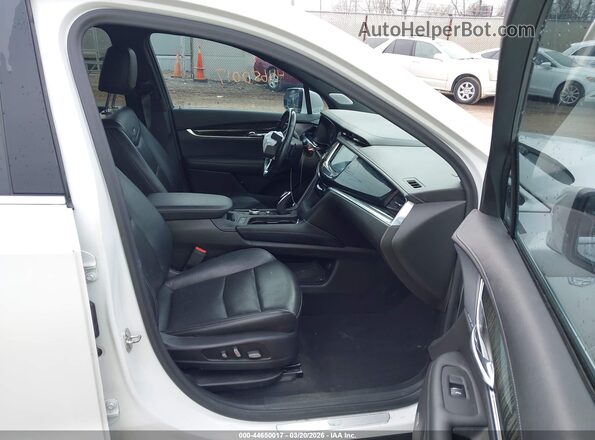 1GYKPCRS8MZ139640 2021 CADILLAC OTHER Белый Вид салона спереди