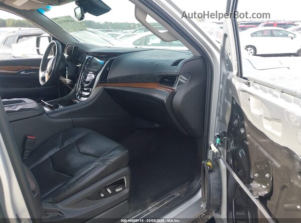1GYS3CKJ7GR152011 2016 CADILLAC ESCALADE Серебряный Вид салона спереди