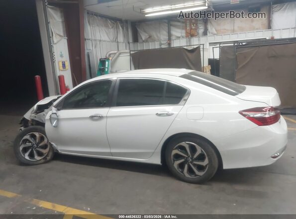 1HGCR2F79HA219632 2017 HONDA ACCORD White Vista interior trasera