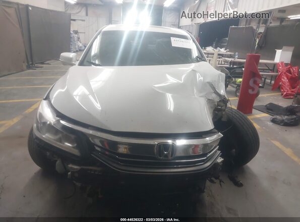 1HGCR2F79HA219632 2017 HONDA ACCORD White Vista del salpicadero