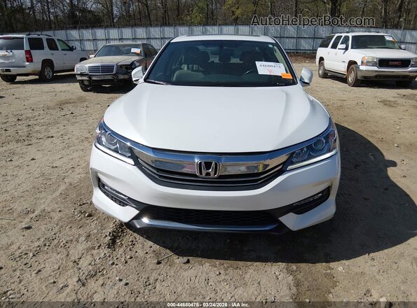 1HGCR2F84HA242129 2017 HONDA ACCORD Белый Вид щитка приборов