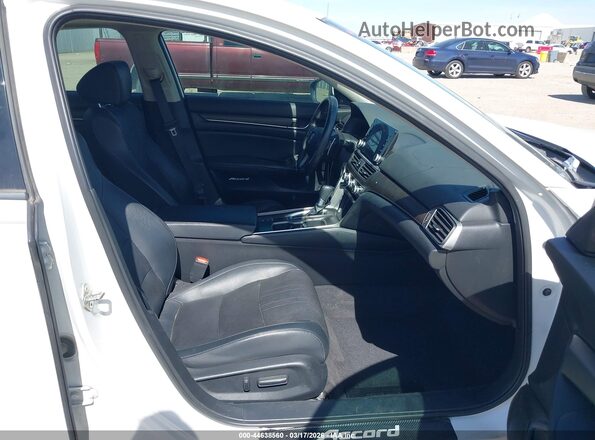 1HGCV1F9XJA045177 2018 HONDA ACCORD Белый Вид салона спереди