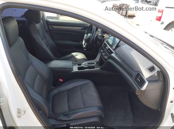 1HGCV2F32JA036250 2018 HONDA ACCORD Белый Вид салона спереди