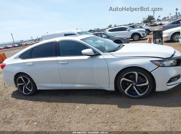 1HGCV2F32JA036250 2018 HONDA ACCORD Белый Вид задней части салона