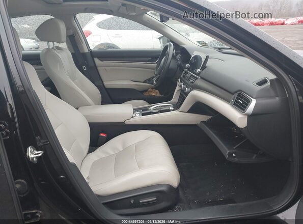 1HGCV2F96JA041911 2018 HONDA ACCORD Черный Вид салона спереди