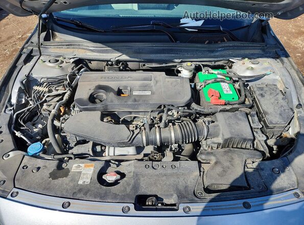 1HGCV2F99JA050957 2018 HONDA ACCORD Серебряный Вид задней части салона