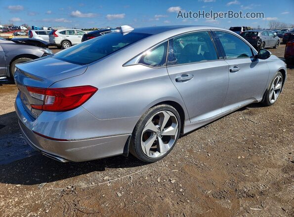 1HGCV2F99JA050957 2018 HONDA ACCORD Серебряный Задняя правая четверть