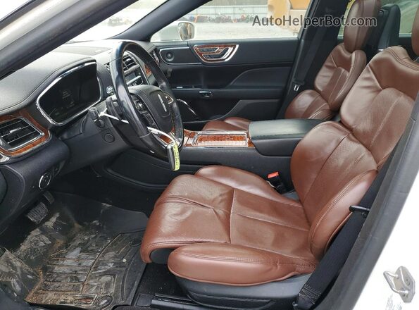 1LN6L9RP1L5602964 2020 LINCOLN CONTINENTA Белый Вид салона спереди