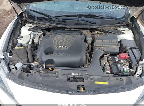 1N4AA6AP0JC390782 2018 NISSAN MAXIMA White Widok z tyłu
