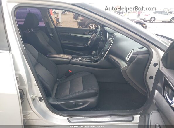 1N4AA6AP5JC401646 2018 NISSAN MAXIMA Серебряный Вид салона спереди