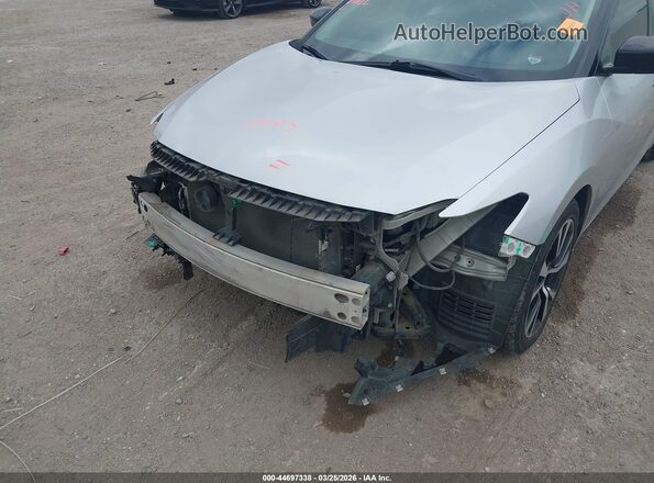 1N4AA6AP5JC401646 2018 NISSAN MAXIMA Серебряный Вид спереди