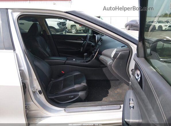 1N4AA6AP6JC379804 2018 NISSAN MAXIMA Silver Front interior view